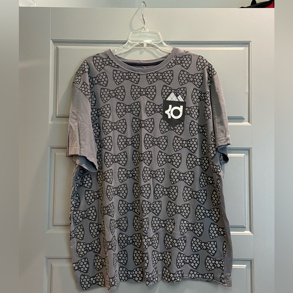 Nike KD Kevin Durant bowtie T-shirt size 2 XL good condition